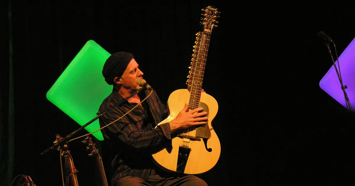 Harry manx explaining his mohan veena